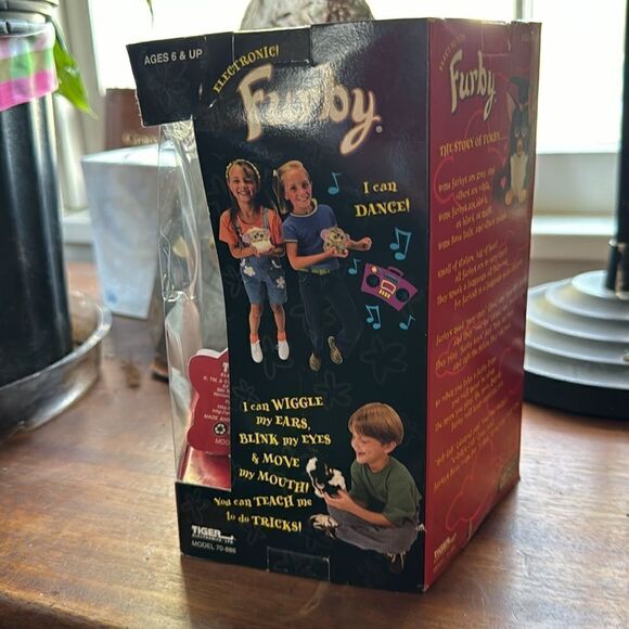 SPECIAL 1999 LIMITED EDITION RARE MISPRINT BOX GRADUATION FURBY #70-886 - Picture 4 of 6